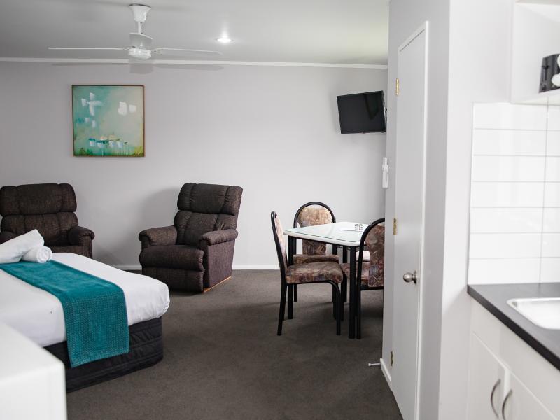 Palm court 3 person studio 22