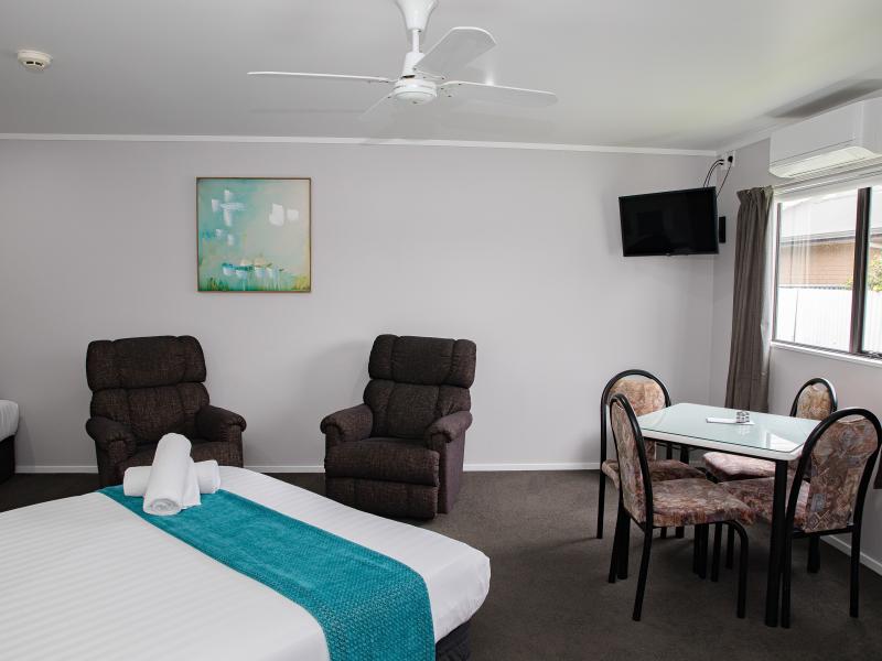 Palm court 3 person studio 4