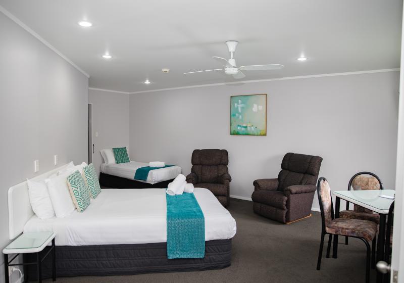 Palm court 3 person studio 11